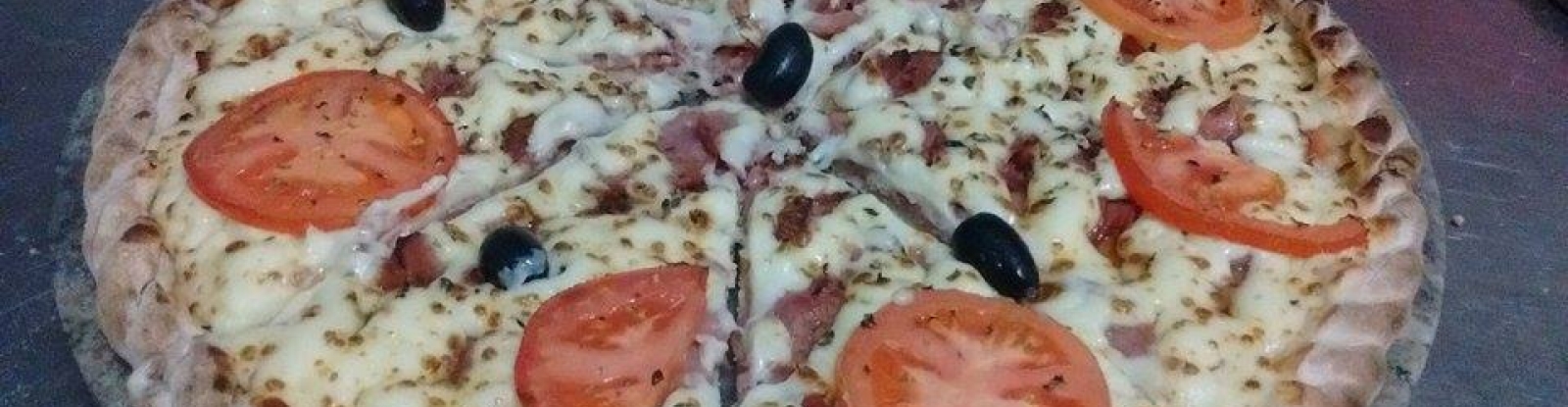 Pizza calabresa com catupiry